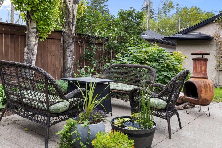 Property Photo:  5012 20 Street SW  AB T2T 6N8 