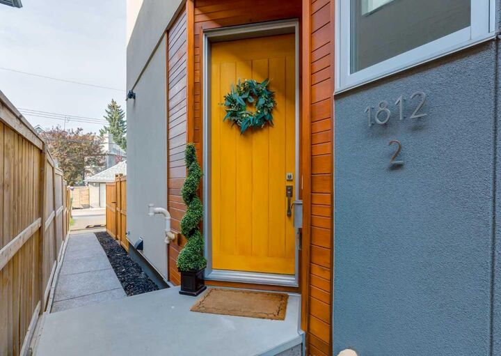 Property Photo:  1812 Kensington Road NW 2  AB T2N 3R3 