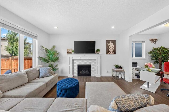 Property Photo:  135 Bayview Circle SW  AB T4B 4H5 