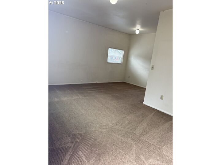 Property Photo:  736 5th St  OR 97477 