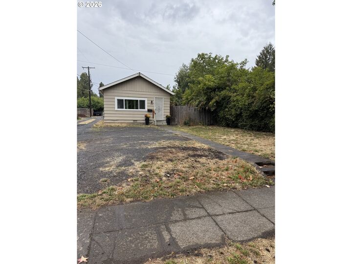 Property Photo:  736 5th St  OR 97477 