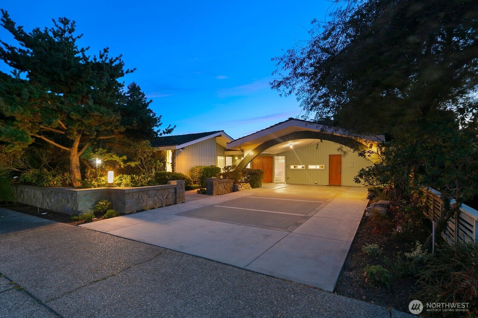 Property Photo: 3051 44th Avenue W WA 98199