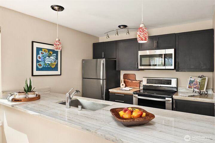 Property Photo: 10329 Meridian Avenue N 202 WA 98133