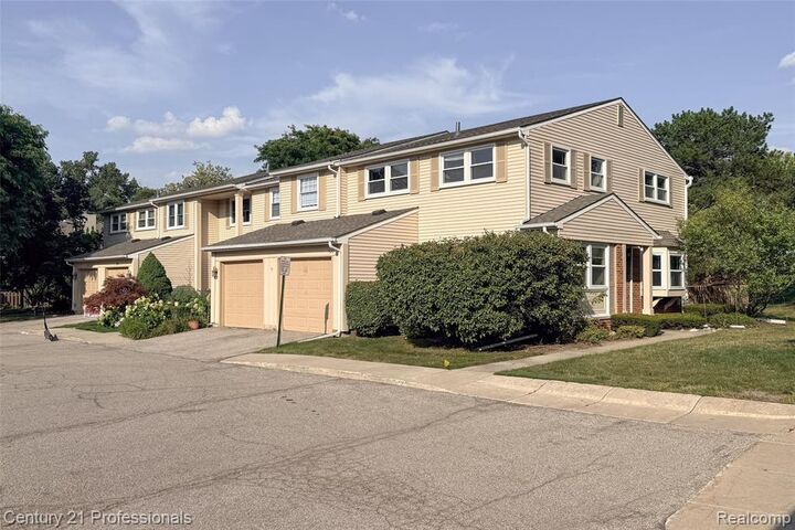 Property Photo:  1520 Brentwood Drive  MI 48098 