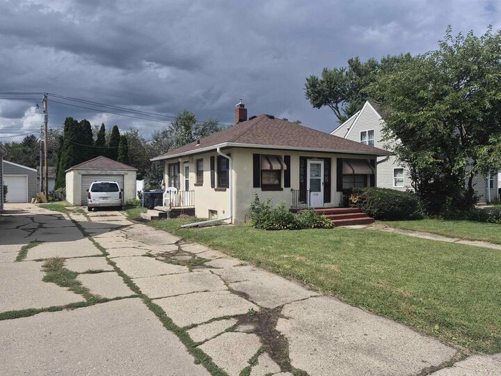 Property Photo:  1338 Center Avenue  WI 53546 