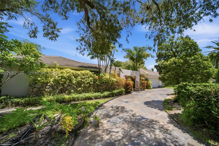Property Photo: 9448 NW 54th Doral Cir Ln FL 33178