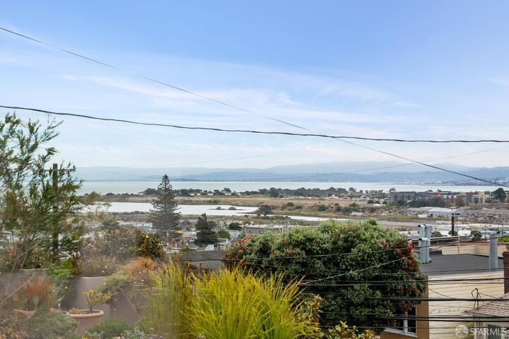 Property Photo:  1362 Palou Avenue  CA 94124 