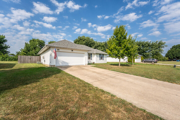 Property Photo:  411 Arrowhead Road  MO 65781 