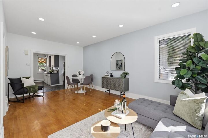 Property Photo:  1304 C Avenue N  SK S7L 1K8 