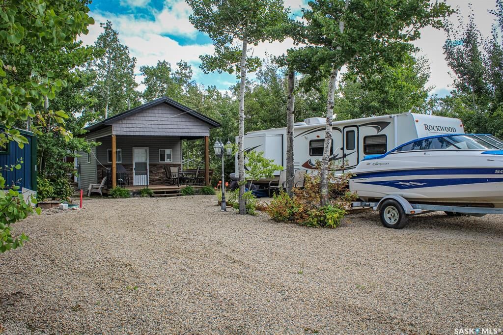 Property Photo:  212 Poplar Street 212  SK S0K 3V0 