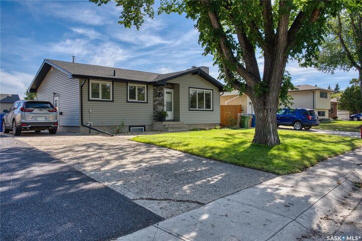 Property Photo:  239 Rodenbush Drive  SK S4R 6X1 