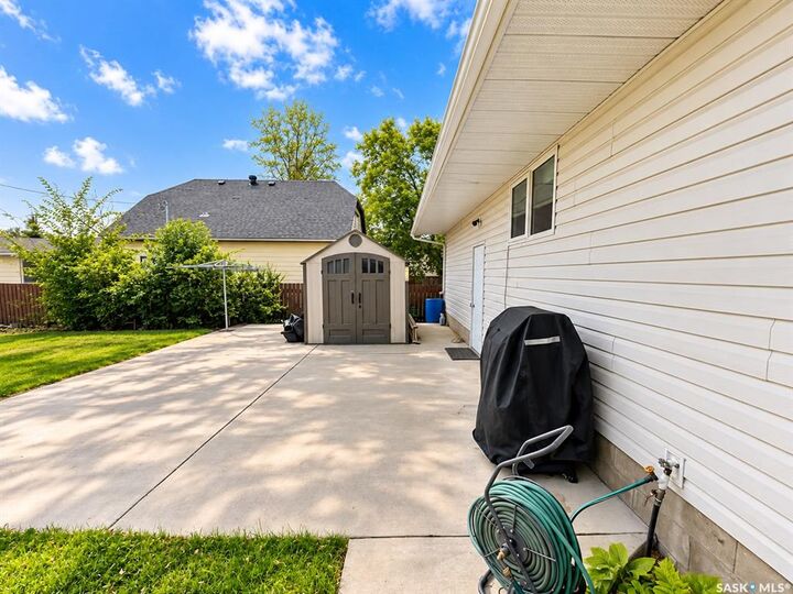 Property Photo:  206 1st Street  SK S0K 1E0 
