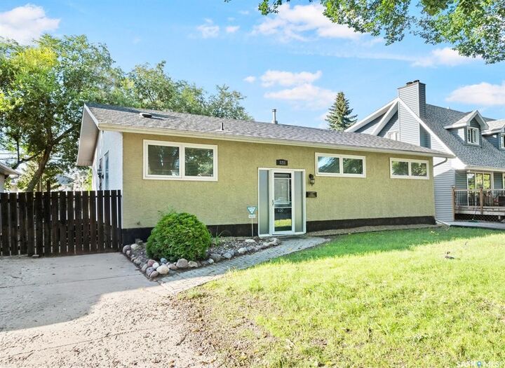 Property Photo:  828 Shannon Road  SK S4S 5K2 