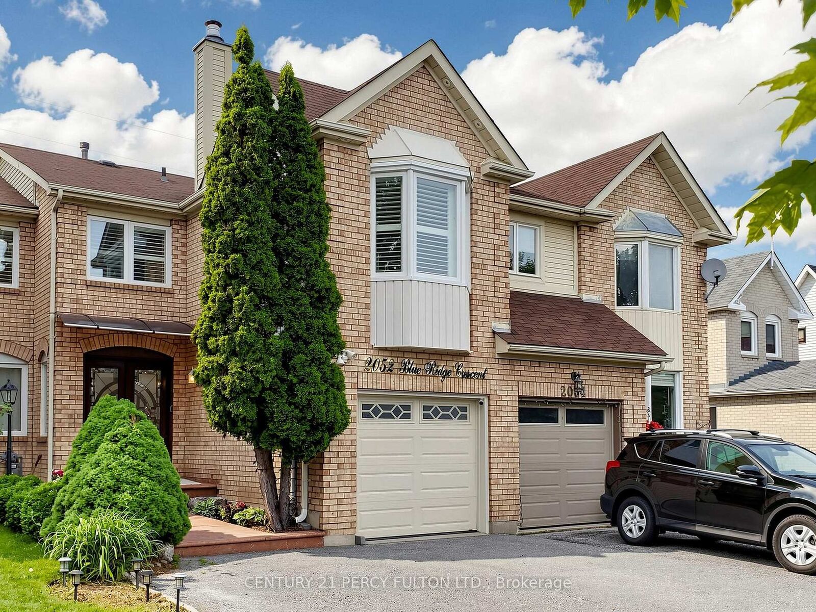 Photo de la propriété: 2052 Blue Ridge Crescent ON L1X 2N5