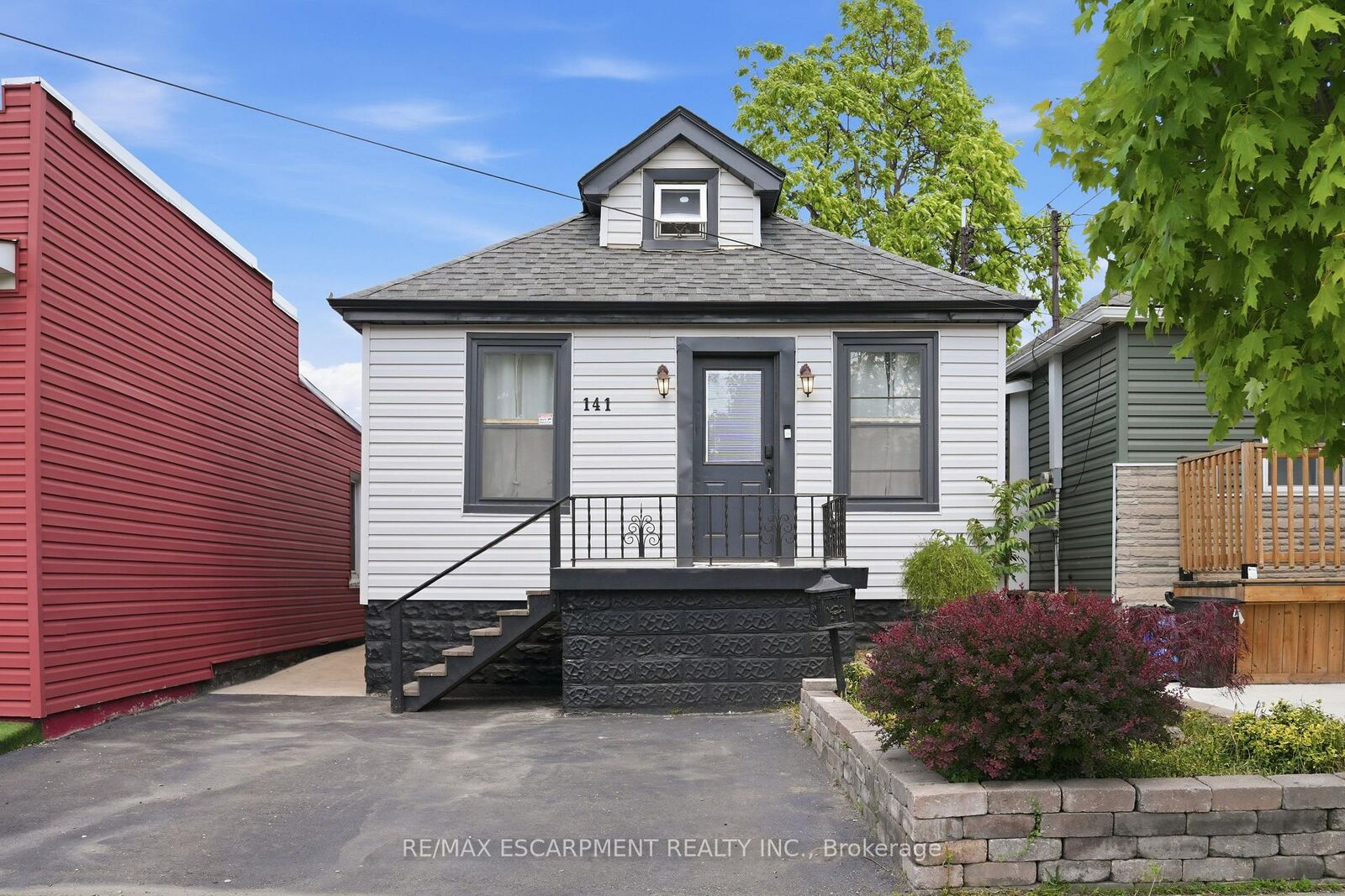 Property Photo: 141 McAnulty Boulevard ON L8H 3H6
