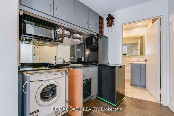Property Photo:  1 King Street W 2411  ON M5H 1A1 
