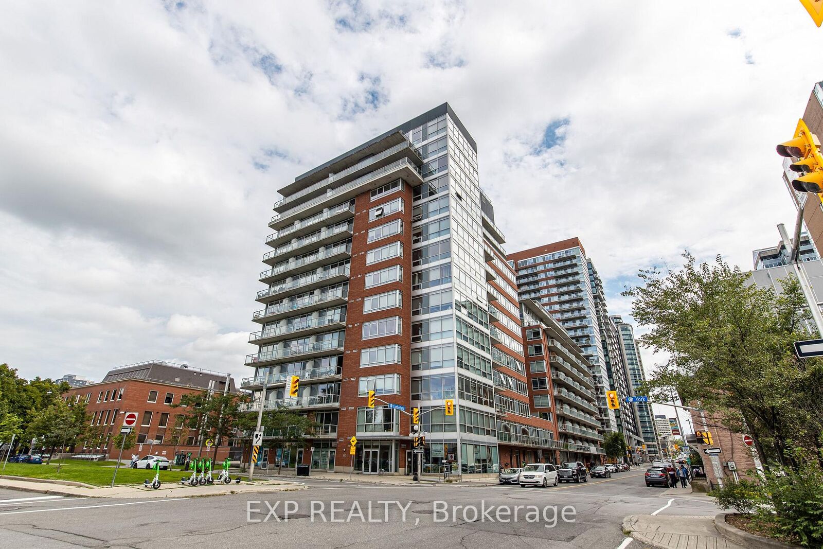 Property Photo:  180 York Street 806  ON K1N 1J6 