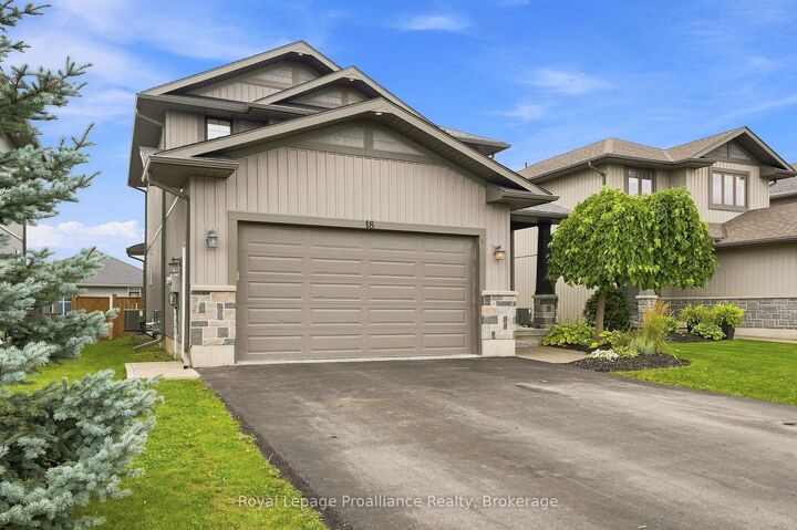 Property Photo:  18 Granite Drive  ON K8P 0C6 