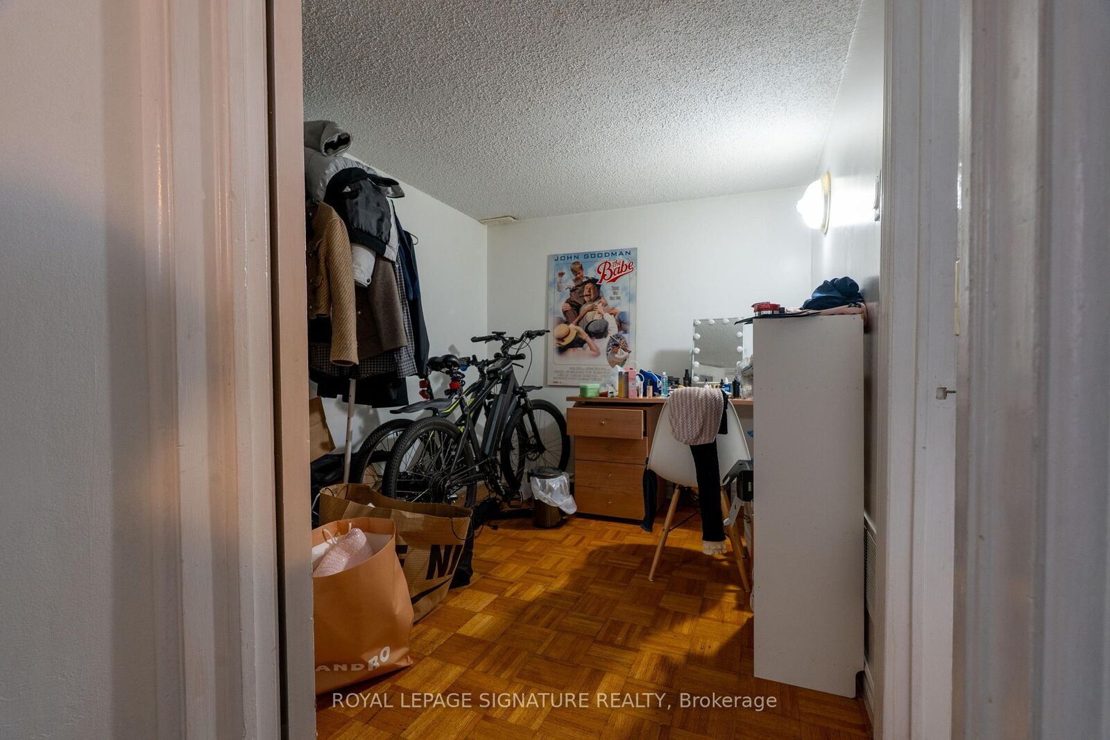 Property Photo:  674 Abana Road Room #1 &Amp #2  ON L5A 1H4 