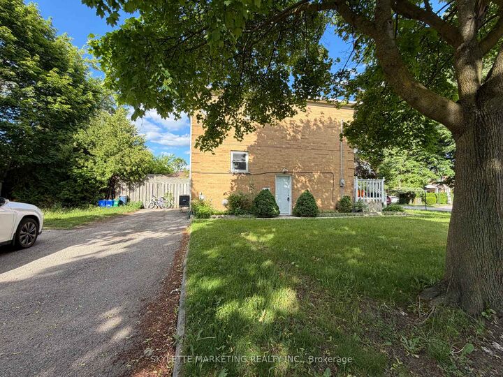 Property Photo:  229 Zelda Crescent Lower  ON L4C 2Y7 