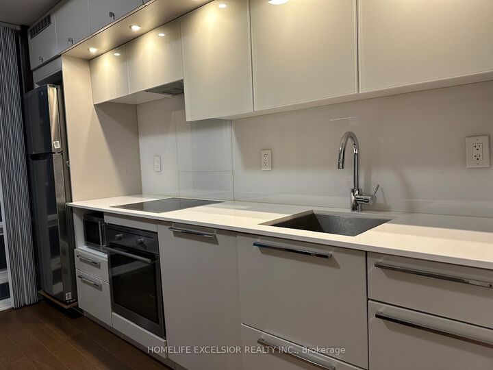 Property Photo: 15 Grenville Street 904 ON M4Y 1A1