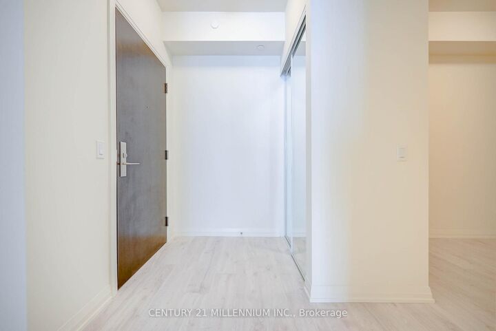 Property Photo:  9000 Jane Street 1120  ON L4K 0M6 