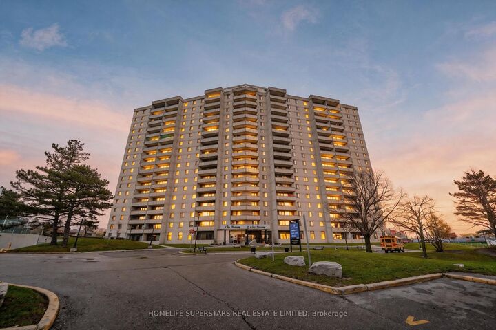 Property Photo:  5 San Romano Way 705  ON M3N 2Y4 