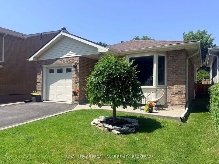 Property Photo:  16 Grenadier Drive  ON K7K 6E8 