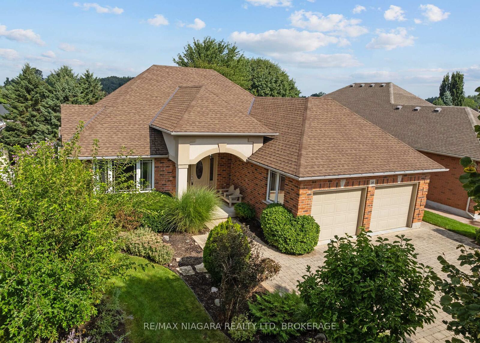 Property Photo:  16 Cherry Ridge Boulevard  ON L0S 1C0 