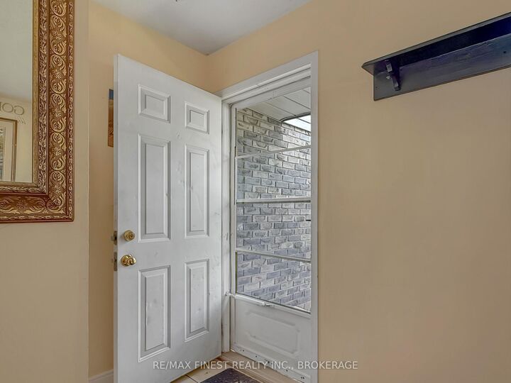 Property Photo: 913 Oakview Avenue ON K7M 6V4