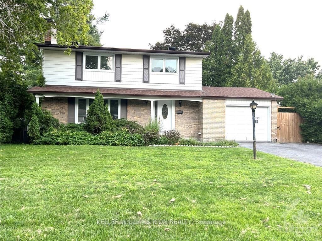 Property Photo:  19 Canfield Road  ON K2H 5S7 