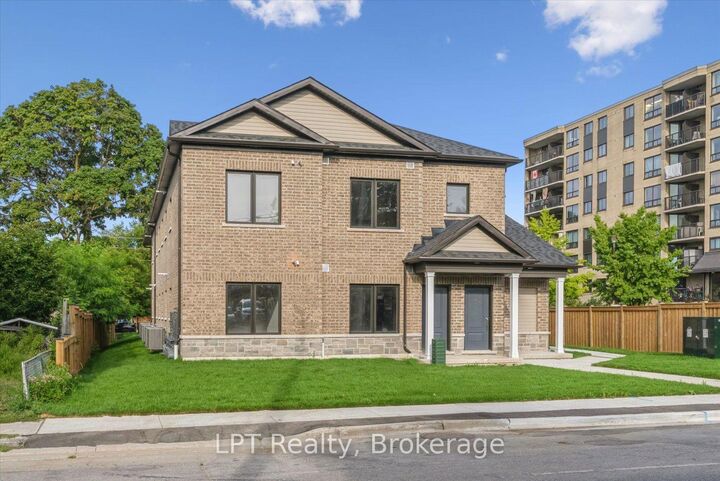 Property Photo:  223 Albert Street 6  ON L1H 4R6 