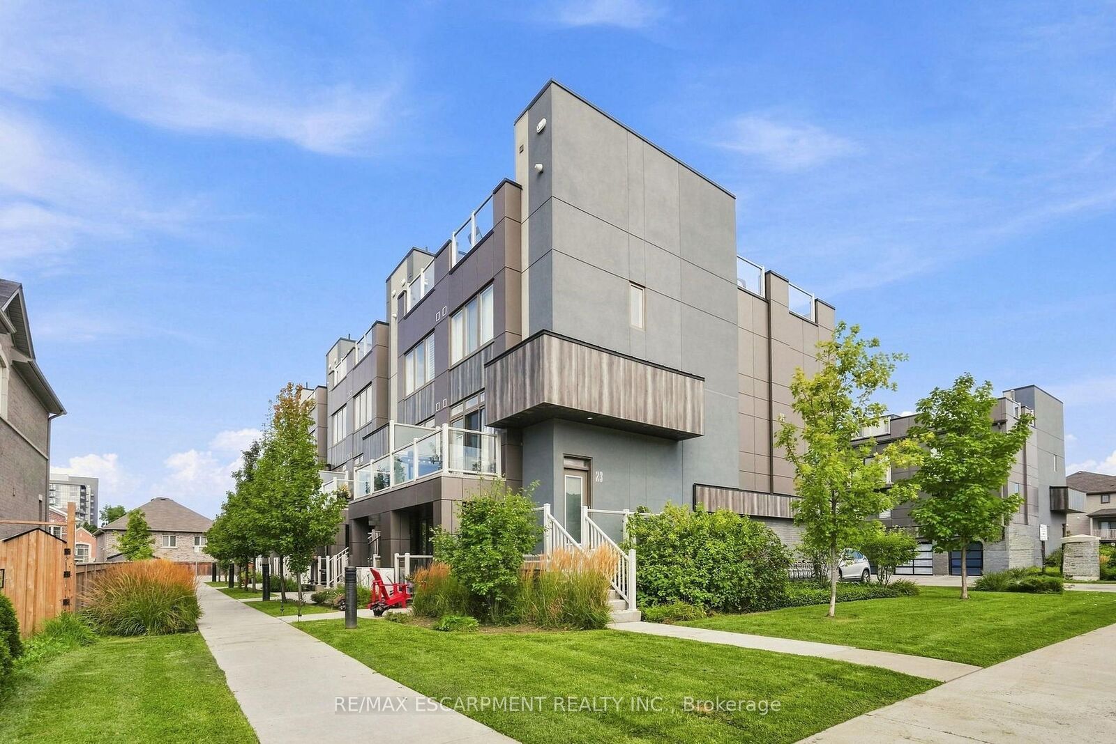 Property Photo: 261 Skinner Road 18 ON L8B 1W6