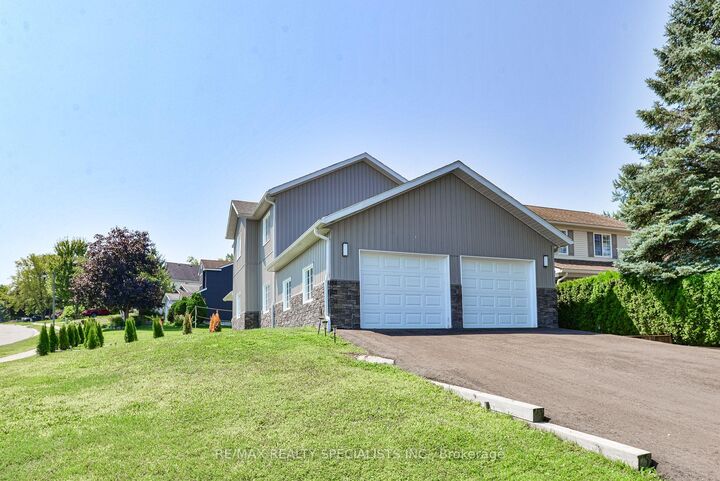 Property Photo:  