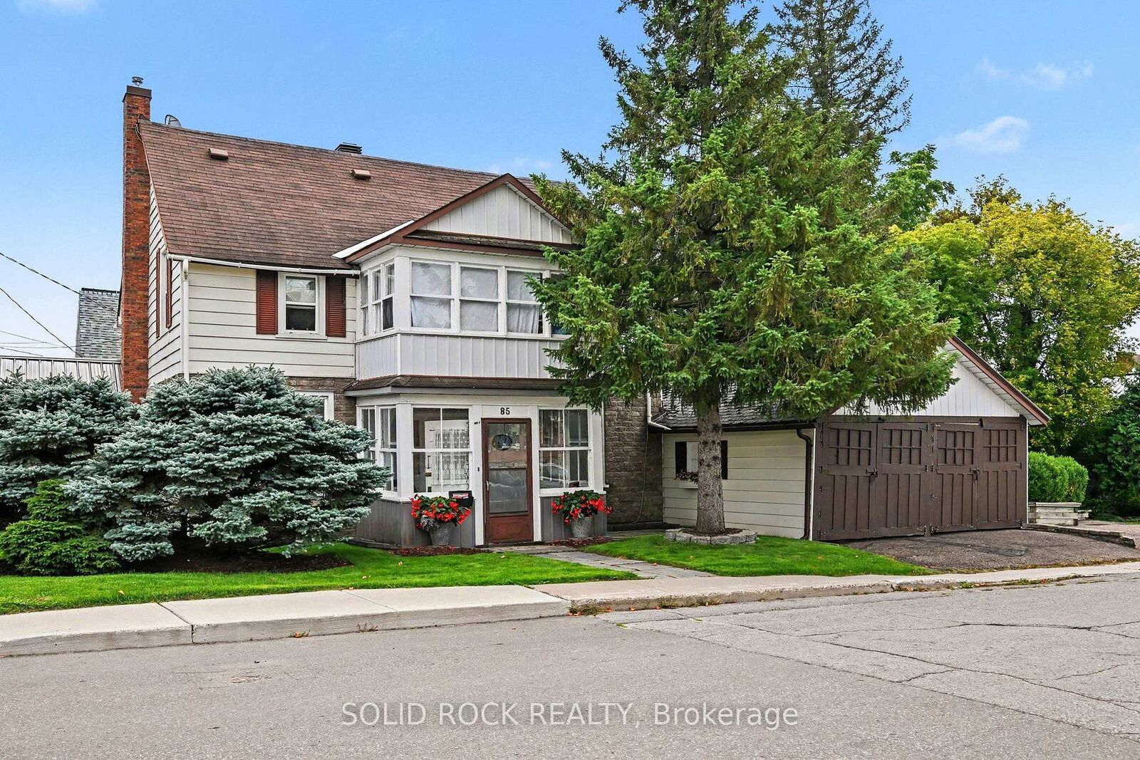 Property Photo:  85 Renfrew Avenue W  ON K7V 2Y3 