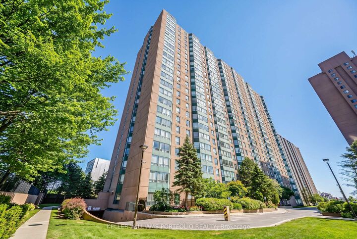 Property Photo: 135 Hillcrest Avenue 605 ON L5B 4B1