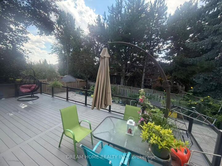 Property Photo:  16 Brooklyn Crescent W  ON L3P 7B9 