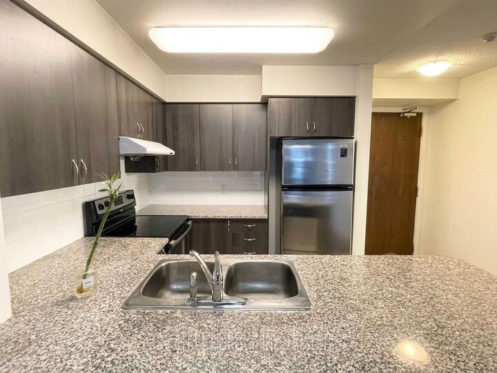 Property Photo:  35 Hollywood Avenue 818  ON M2N 0A9 
