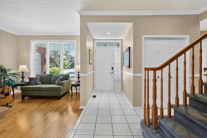 Property Photo: 2812 Hank Rivers Drive ON K1T 4A2
