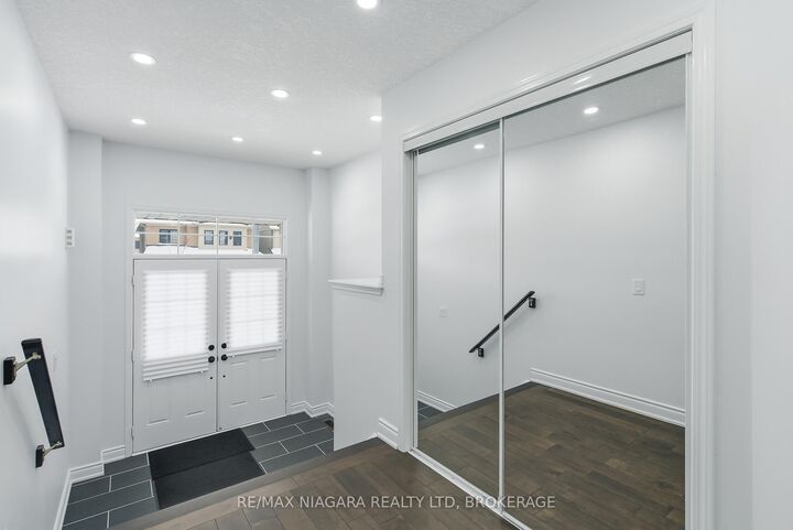 Property Photo: 8139 Buckeye Crescent ON L2H 2Y6