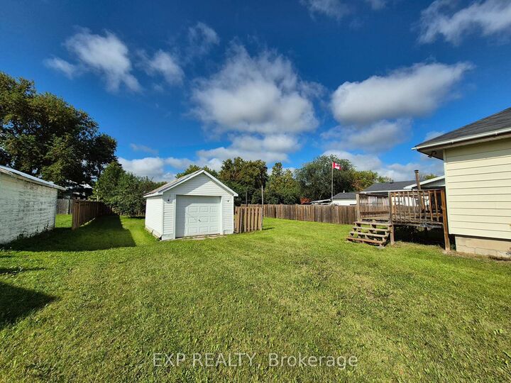 Property Photo:  170 June Street  ON K7V 2K3 