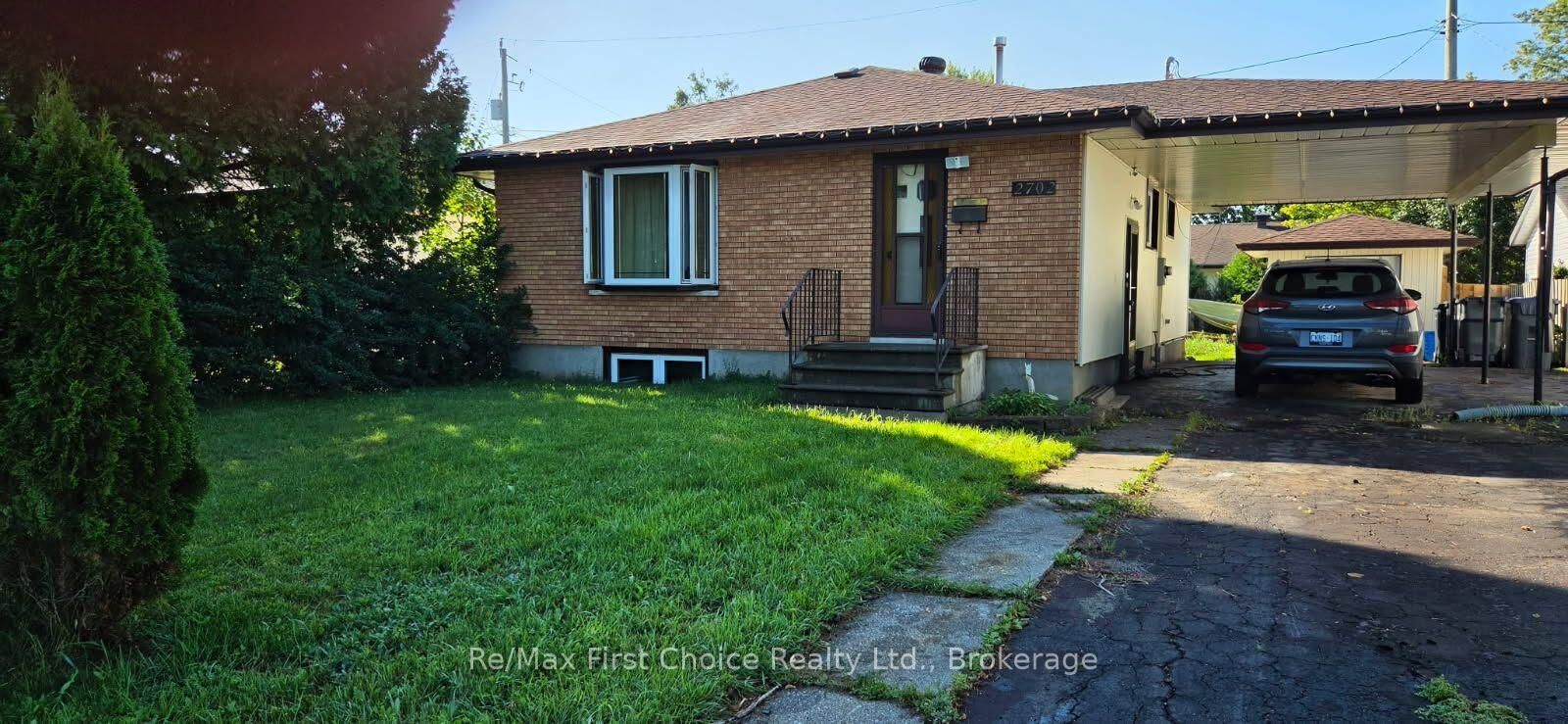 Property Photo:  2702 Churchill Drive E  ON P7C 1V3 