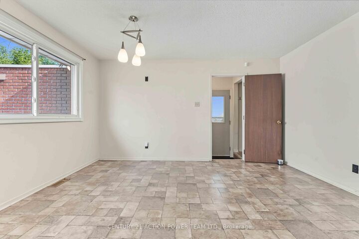 Photo de la propriété:  1349 Belcourt Boulevard S  ON K1C 1L8 