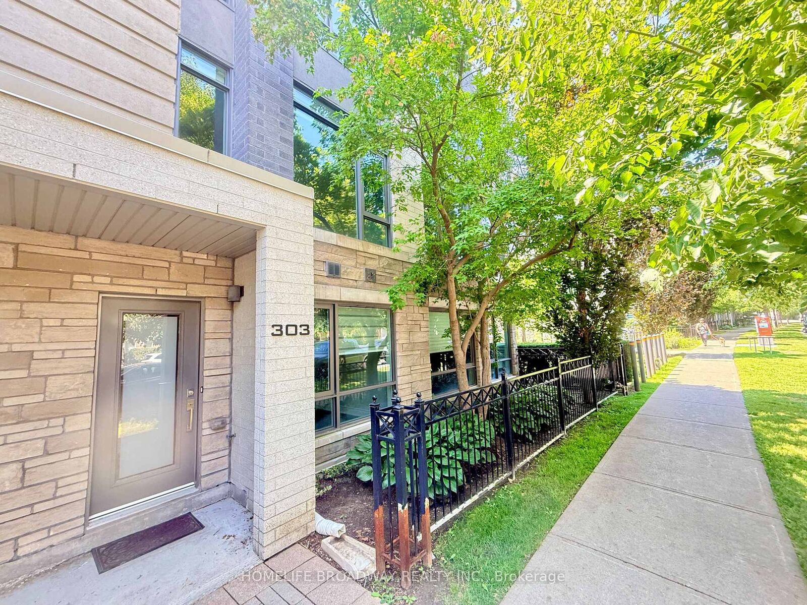 Property Photo:  303 South Park Road  ON L3T 7W1 