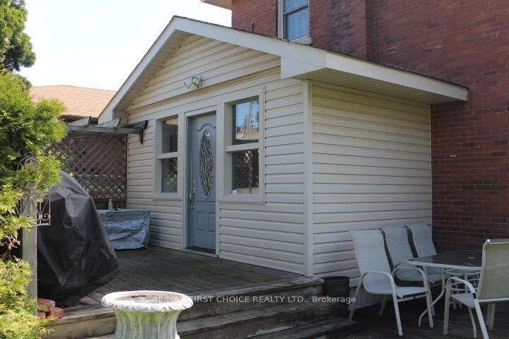 Property Photo:  310 Algoma Street N  ON P7A 5A9 