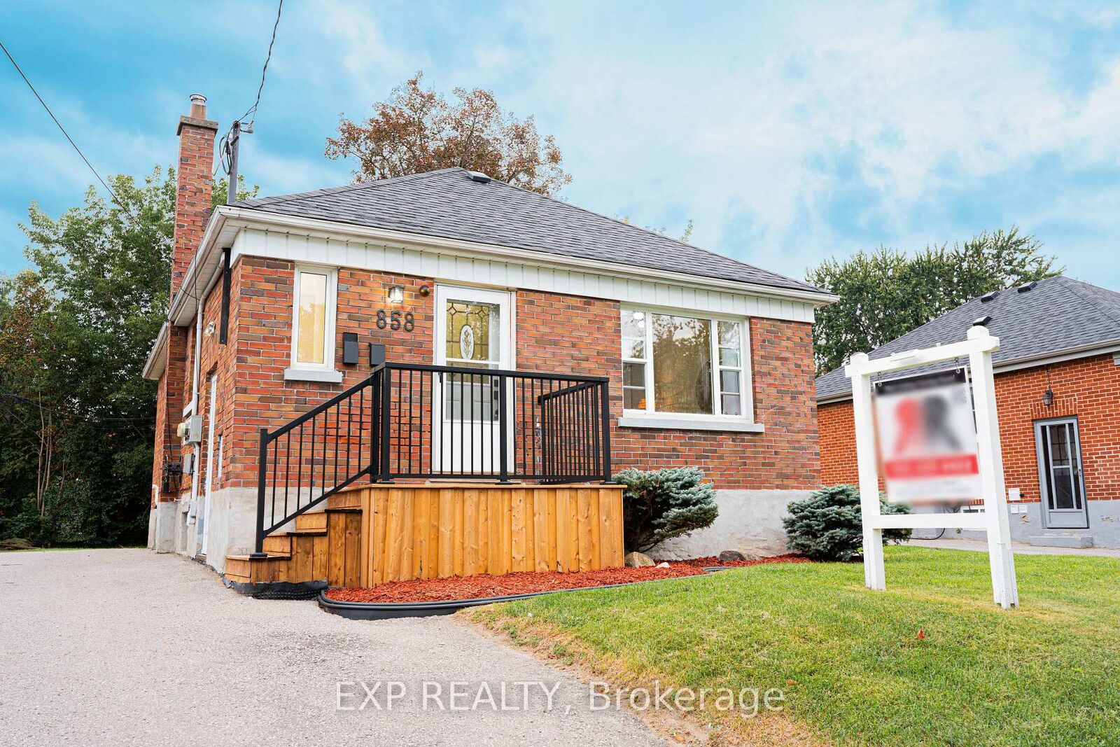 Property Photo: 858 Grierson Street ON L1G 5J9