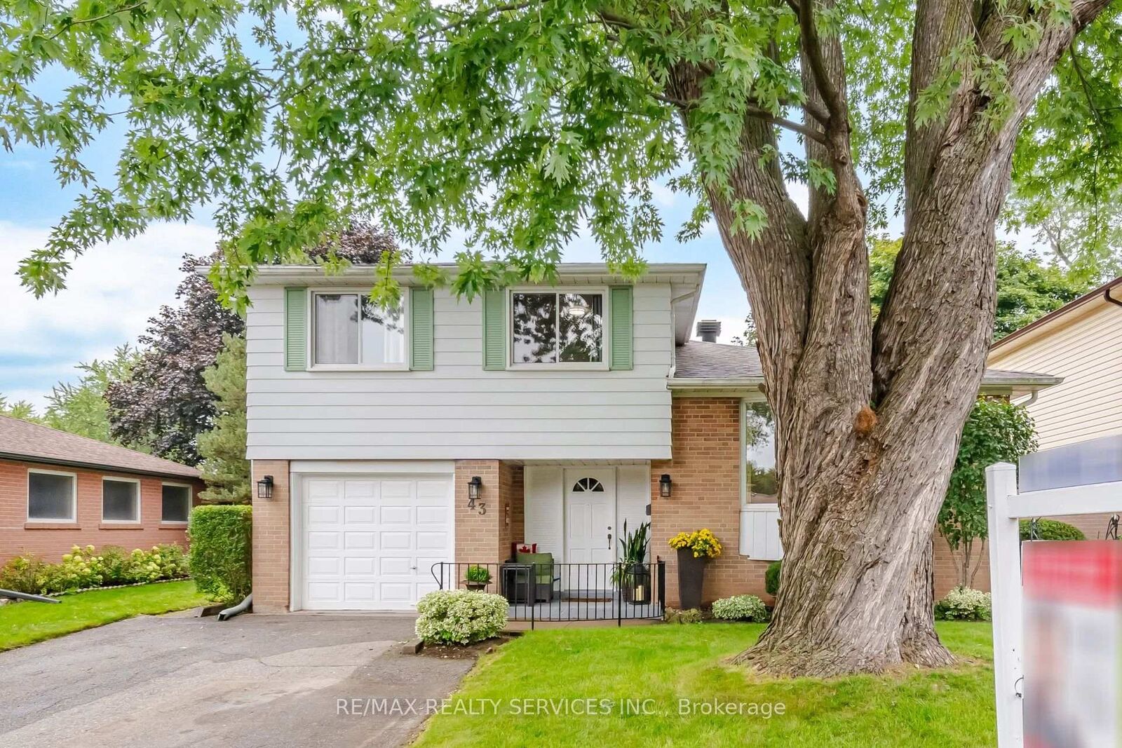 Property Photo:  43 Melville Crescent  ON L6W 2S3 
