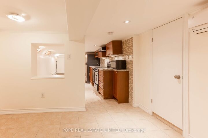 Property Photo:  447 Roxton Road Bsmt  ON M6G 3R5 