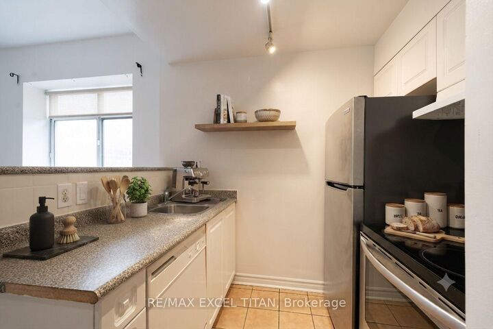 Property Photo:  1407 Dupont Street 204  ON M6H 4J7 