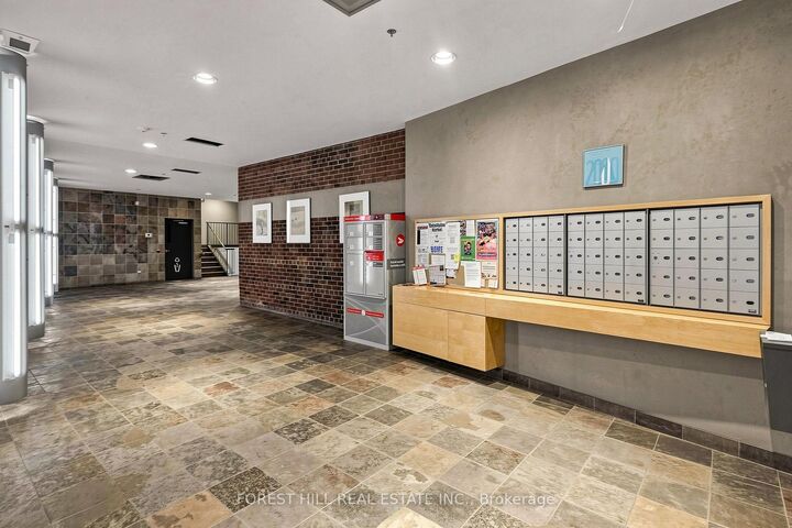 Property Photo:  21 Nassau Street 301  ON M5T 3K6 
